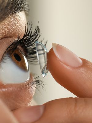 Lentes de contacto: adaptación segura y consejos de higiene esenciales