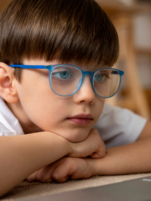 ¿Por qué la salud visual infantil es clave en la escuela?