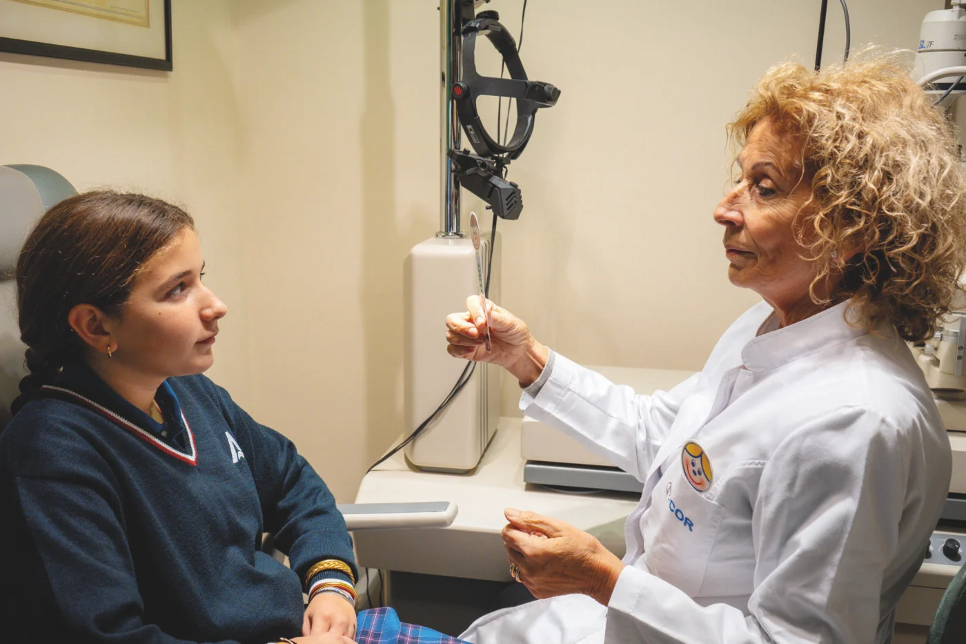 Pantallas bajo control: protege la salud visual infantil